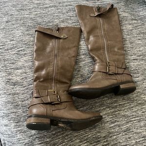 Women’s size 6.5 Rampage boots